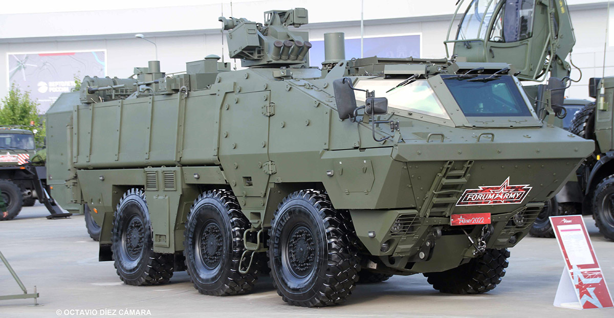 Por lo que aparenta, este blindado, que incluye un arma de autodefensa, está especialmente bien concebido para resistir distintos tipos de amenazas. (Octavio Díez Cámara)